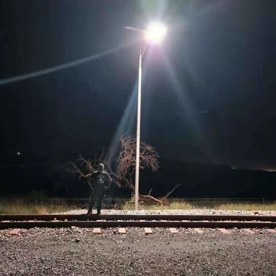 ऑल इन वन 14000lm 30W 80W LED सोलर पावर्ड स्ट्रीट लाइट 18V पोल इंस्टाल